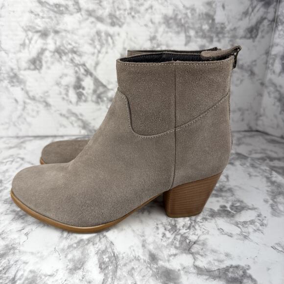 Garnet Hill Womens Gianna Back Zip Heeled Ankle Boots Size 8 Taupe Suede Italy - Picture 3 of 9